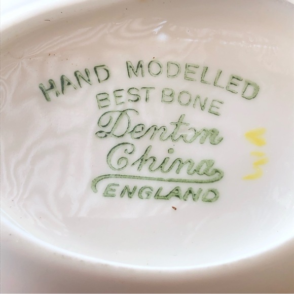 VINTAGE ENGLISH DENTON BONE CHINA LEAF SHAPE SMALL DISH RAISED FLOWER - Picture 4 of 6